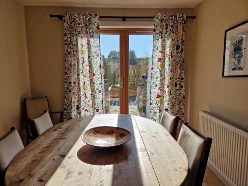 Highland River Cottage with Hot Tub in Evanton