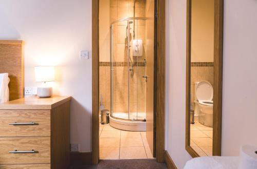 Bathroom, The Horse & Farrier in Otley and Yeadon