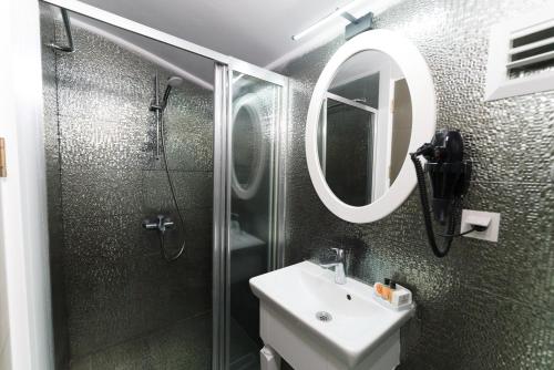 Microyal Hotel - image 6