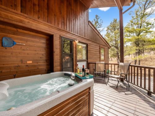 High Loop 5 Bedrooms Wood Fireplace Hot Tub Grill Pool Table Sleep 12 - main image