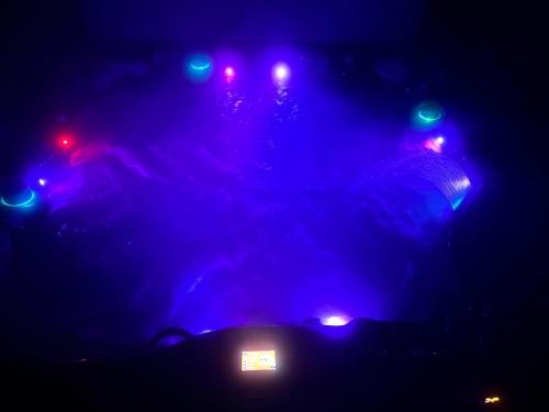 Newer Cozy Guest Cottage with Saltwater Spa!