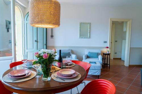 Serafini Home 34 con piscina e vista mozzafiato in Serrungarina
