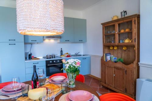 Serafini Home 34 con piscina e vista mozzafiato in Serrungarina