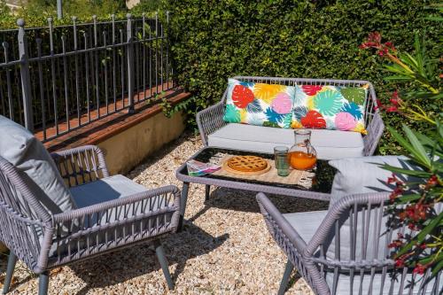 Serafini Home 34 con piscina e vista mozzafiato in Serrungarina