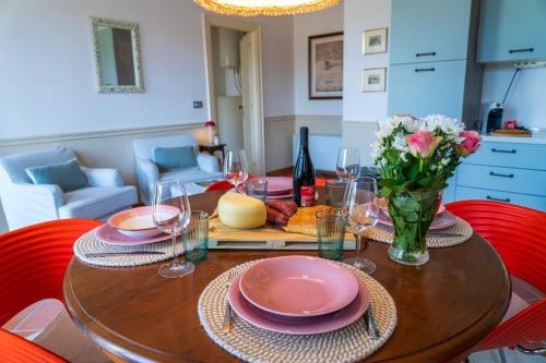 Serafini Home 34 con piscina e vista mozzafiato in Serrungarina