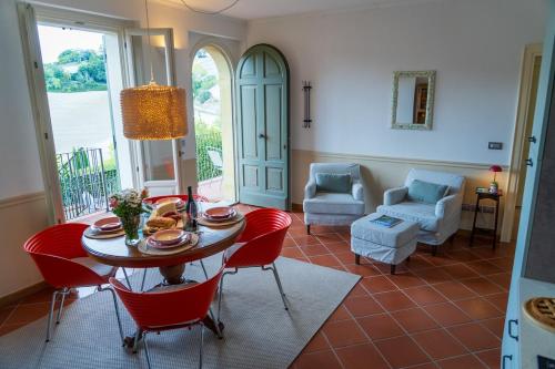 Serafini Home 34 con piscina e vista mozzafiato in Serrungarina