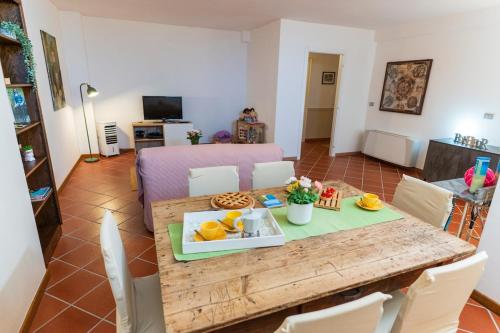 Serafini Home 34 con piscina e vista mozzafiato in Serrungarina
