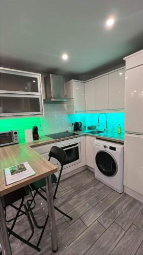 3 Double Bed Apt Temple Bar Dublin City Centre, Dublin (photo 6)