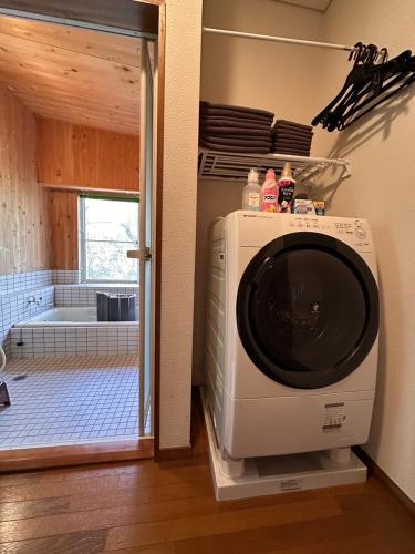 森の中で仲間や家族とゆっくり過ごせる温泉付コテージ 会員制別荘地で広大なプライベート空間 ペット可 那須高原りんどうハウス