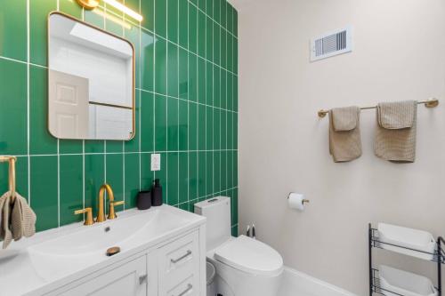 Elegant Home w Patio | In-Unit Laundry Near NYC – khách sạn tại Bergen/Lafayette