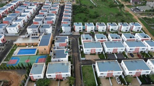 The Elegant 3BedRoom Home in Community 25, Tema in Dawhenya