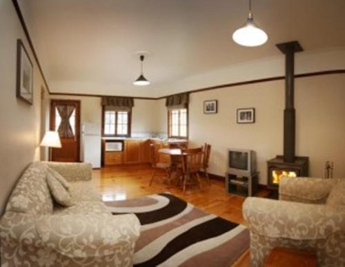 1 queen bed, 1 sofa bed
