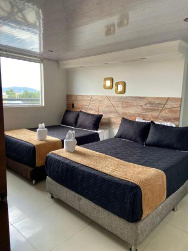 2 twin beds