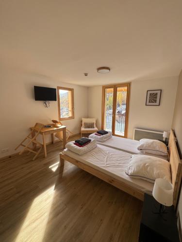 2 twin beds