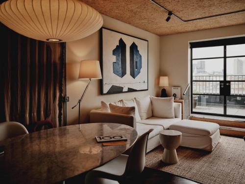 Guestroom, One Hundred Shoreditch near Cafe 12
