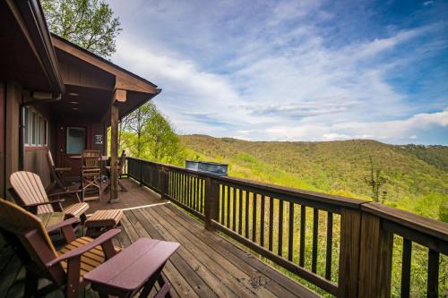A Nest With a View in Blowing Rock, USA