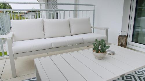 YUVA HOMES -2 Zimmer-S-Bahn MUC-grosser Balkon-Parkplatz in 埃雷辛格