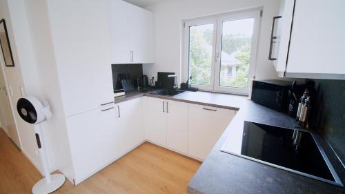 YUVA HOMES -2 Zimmer-S-Bahn MUC-grosser Balkon-Parkplatz in 埃雷辛格