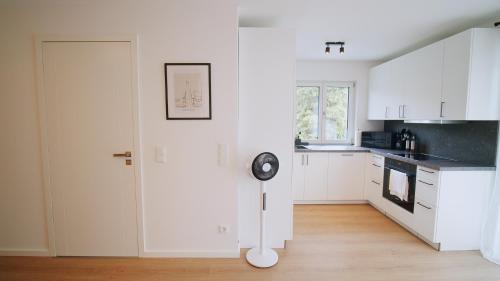 YUVA HOMES -2 Zimmer-S-Bahn MUC-grosser Balkon-Parkplatz in 埃雷辛格