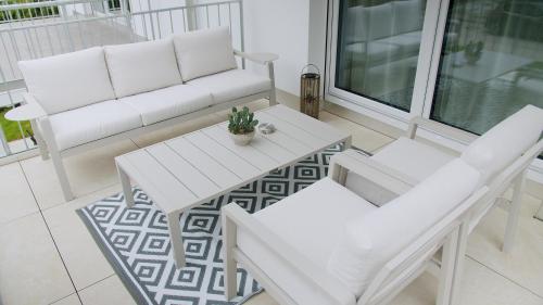 YUVA HOMES -2 Zimmer-S-Bahn MUC-grosser Balkon-Parkplatz in 埃雷辛格