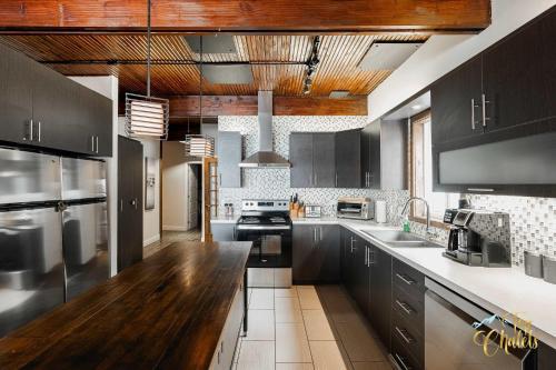 Front LAKE Simon HOT TUB 6br 17p BEACH private in 杜莫爾(QC)