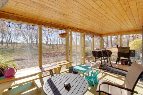 11 Mi to Maple Lake Family-Friendly Fertile Home in Crookston (MN)