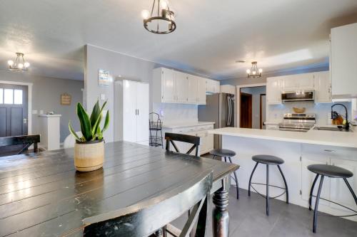 11 Mi to Maple Lake Family-Friendly Fertile Home in Crookston (MN)