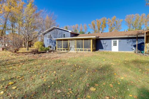 11 Mi to Maple Lake Family-Friendly Fertile Home in Crookston (MN)