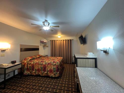 Deluxe Inn Nebraska City - image 6