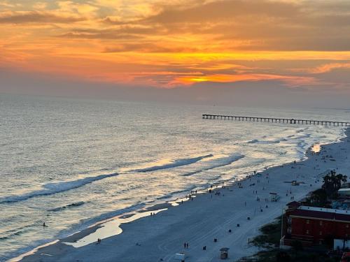 Peaks And Tide - Majestic Beach Resort - Panama City Beach, FL