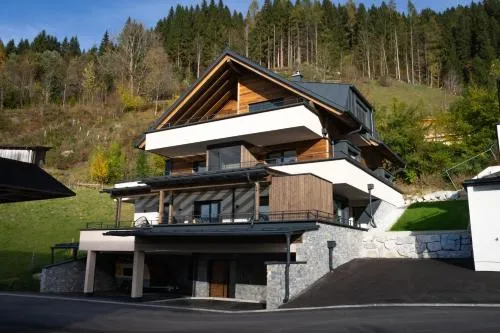 Nestzeit in Eben im Pongau, Österreich