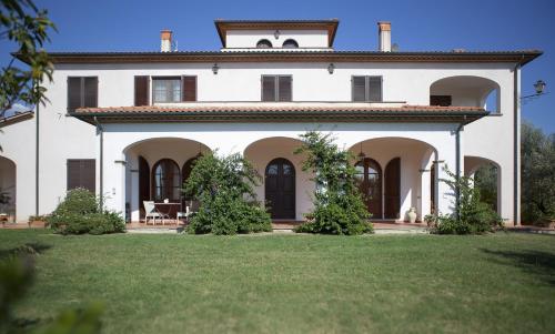 Вхід, Agriturismo Tra gli Ulivi, Chiappini Winery in Кастаньєти Кардуччі