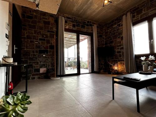 Small villa with pool DOXA PETRA gîte à louer Agía Varvára