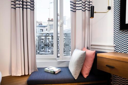 room detail thumbnail 1
