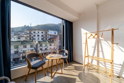 2 bedrooms, 5 beds