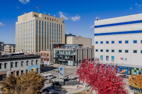 Modern City View 1BR Apartment with Office - free parking in Appleton Downtown