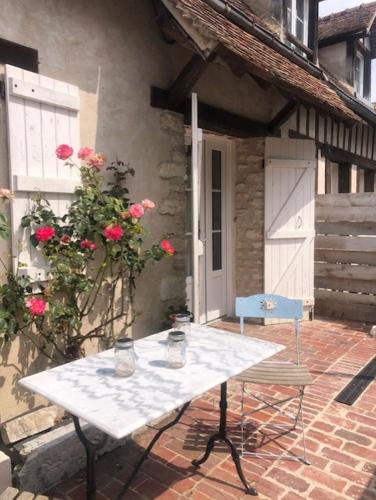 Facilities, La Chapelle de Monet - Logis Roses Rouges in Bois-Jerome-Saint-Ouen