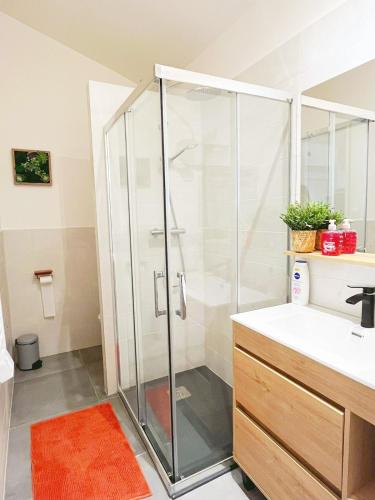 FLYHOME en mezzanine pour famille - 8 min à pied de Gare - Mi Disney & Paris (FLYHOME en mezzanine pour famille - 8 min a pied de Gare - Mi Disney & Paris) in Ноазиел
