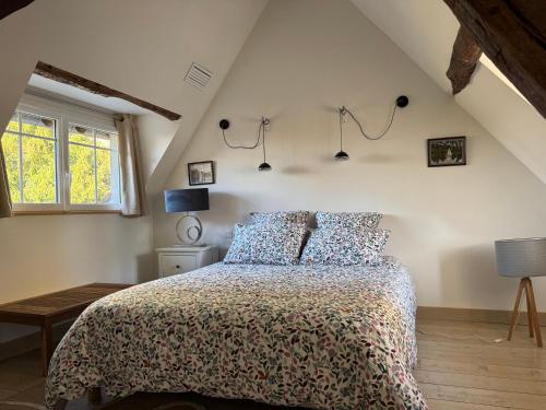 La Chapelle de Monet - Logis Roses Rouges in Bois-Jerome-Saint-Ouen