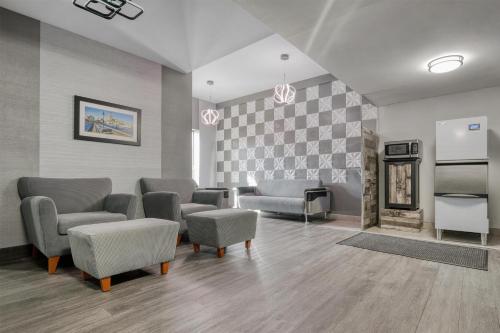 로비, 베스트웨스턴 더 인 앳 로체스터 공항 (Best Western The Inn at Rochester Airport) in 알 앤드 케이 스카이렌치 에어포트