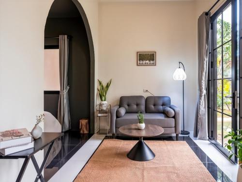 room detail thumbnail 1