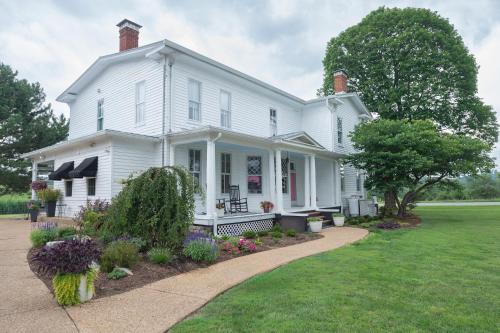 Old Furnace Inn - Shenandoah National Park