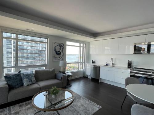 Waterfront 1 BR corner unit with 6 appliances