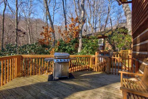 Foxs Lair in Sugar Grove, USA