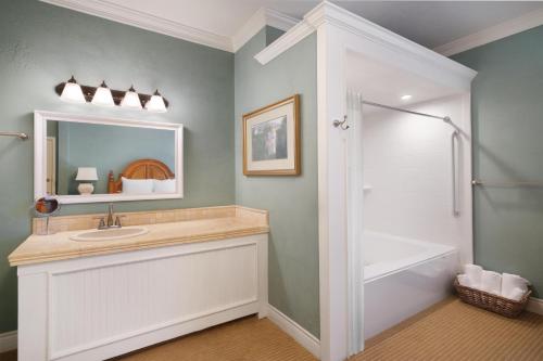 Best Western Grandma's Feather Bed - image 5