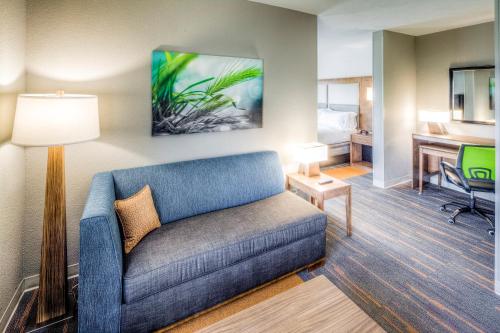 Holiday Inn Express & Suites Cleveland/Westlake, an IHG Hotel