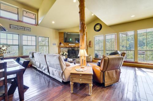 Grand Lake Waterfront Getaway w/ Boat Slip! in Monkey Island (OK)