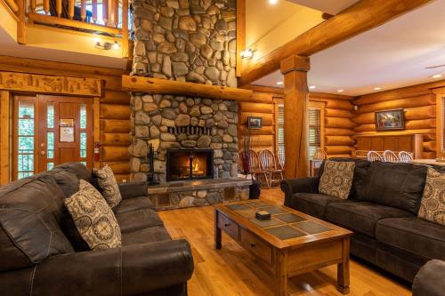 Alders Chalet by Fernie Central Reservations in 弗尼