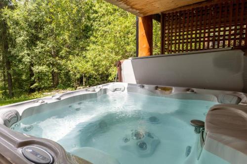 Alders Chalet by Fernie Central Reservations in 弗尼