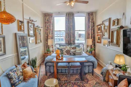Walk Everywhere - Charming Studio on the Riverwalk